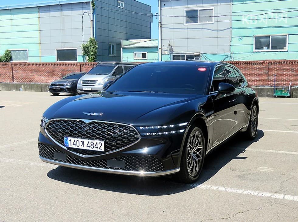 Genesis G90