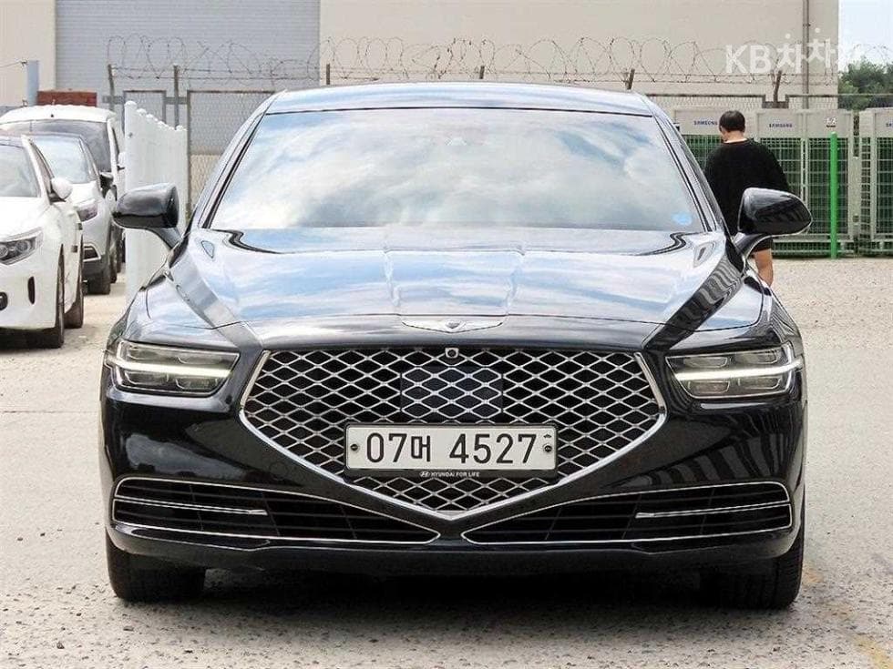 Genesis G90