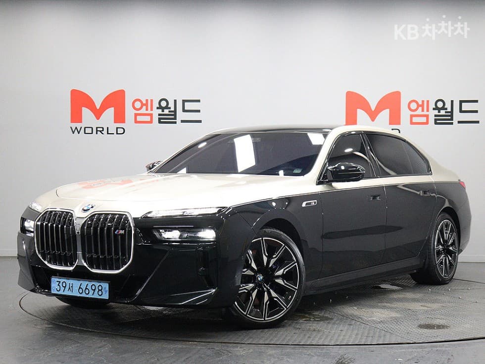 BMW i7