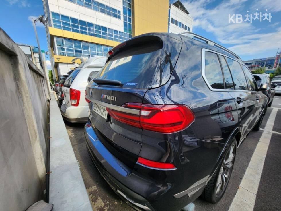 BMW X7