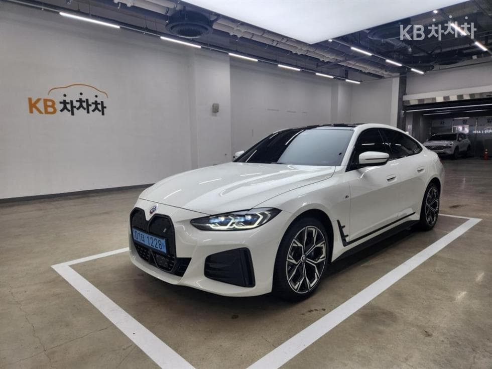 BMW i4