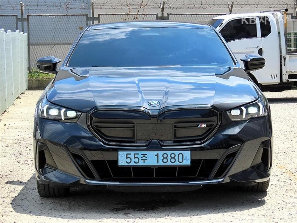 BMW i5