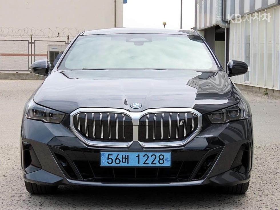 BMW i5