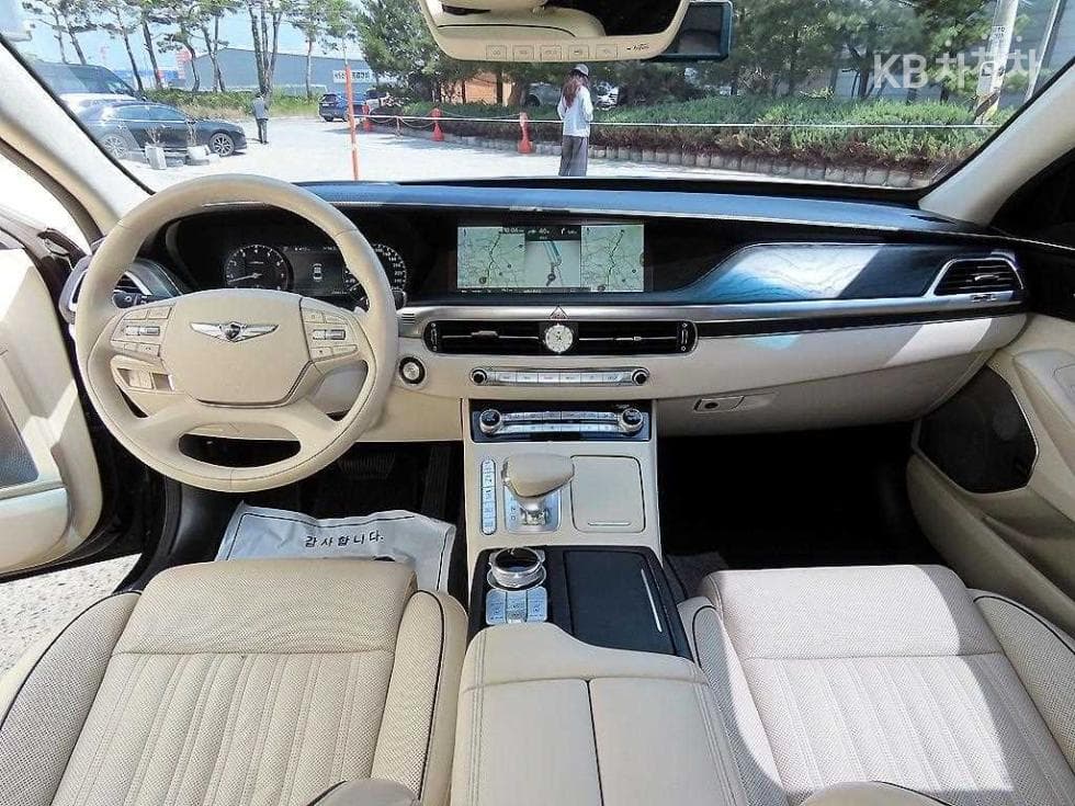 Genesis G90