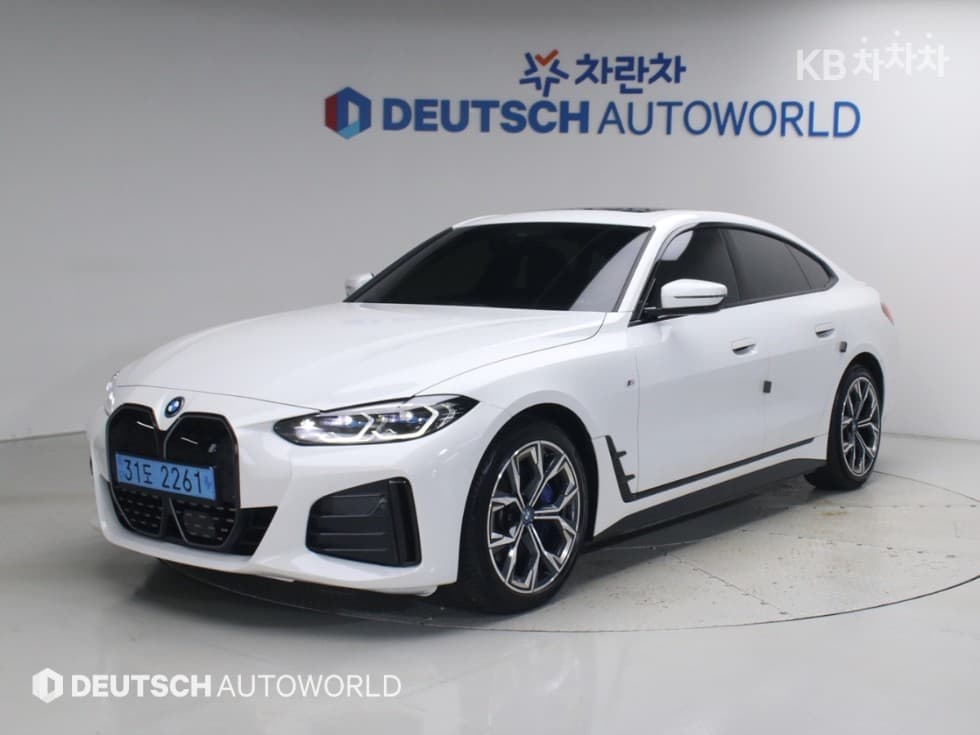 BMW i4