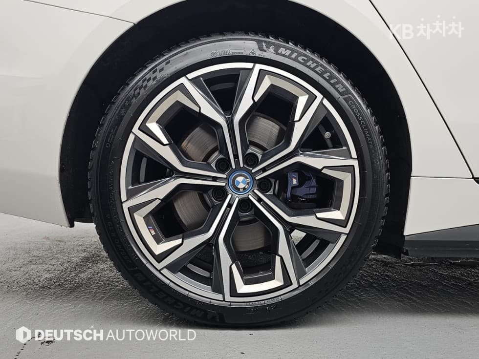 BMW - i4 | eDrive40 M Sport Pro 5