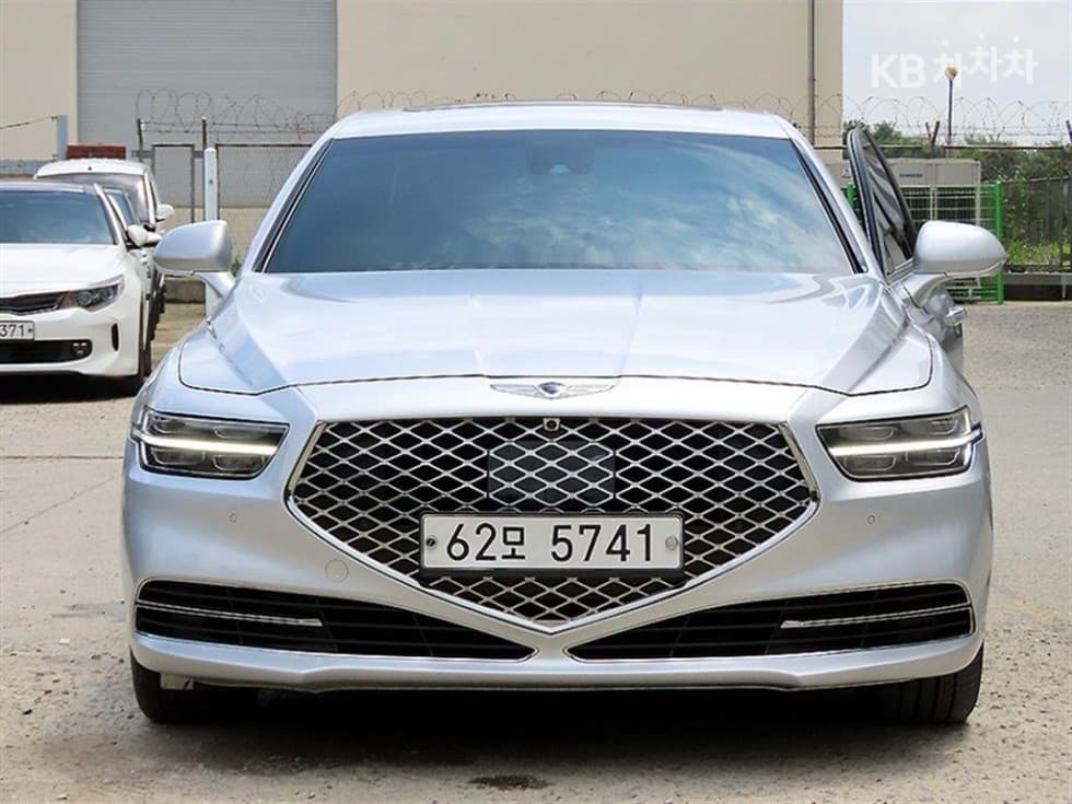 Genesis G90