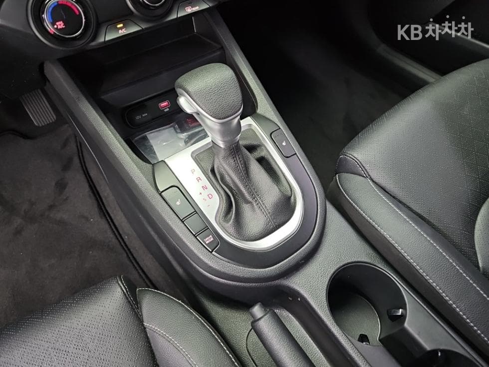 كيا - K3 | The New 1.6 Gasoline Trendy 8