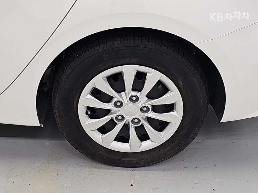 كيا - K3 | The New 1.6 Gasoline Trendy 19