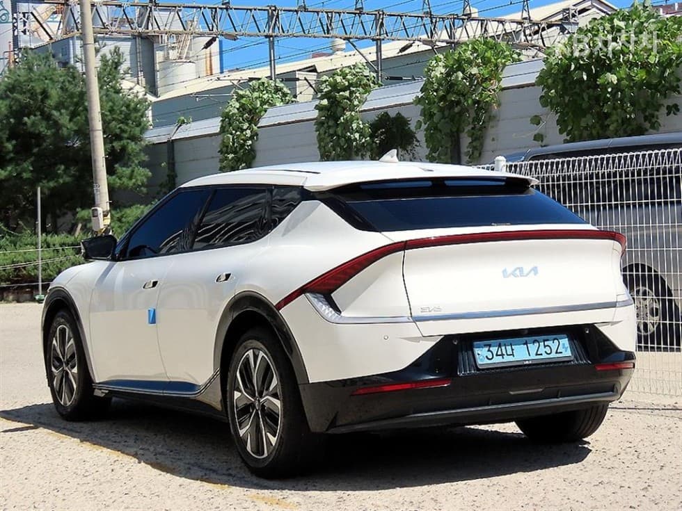 Kia - EV6 | Standard 2WD 3