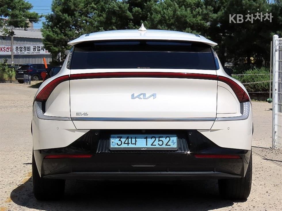 Kia - EV6 | Standard 2WD 4