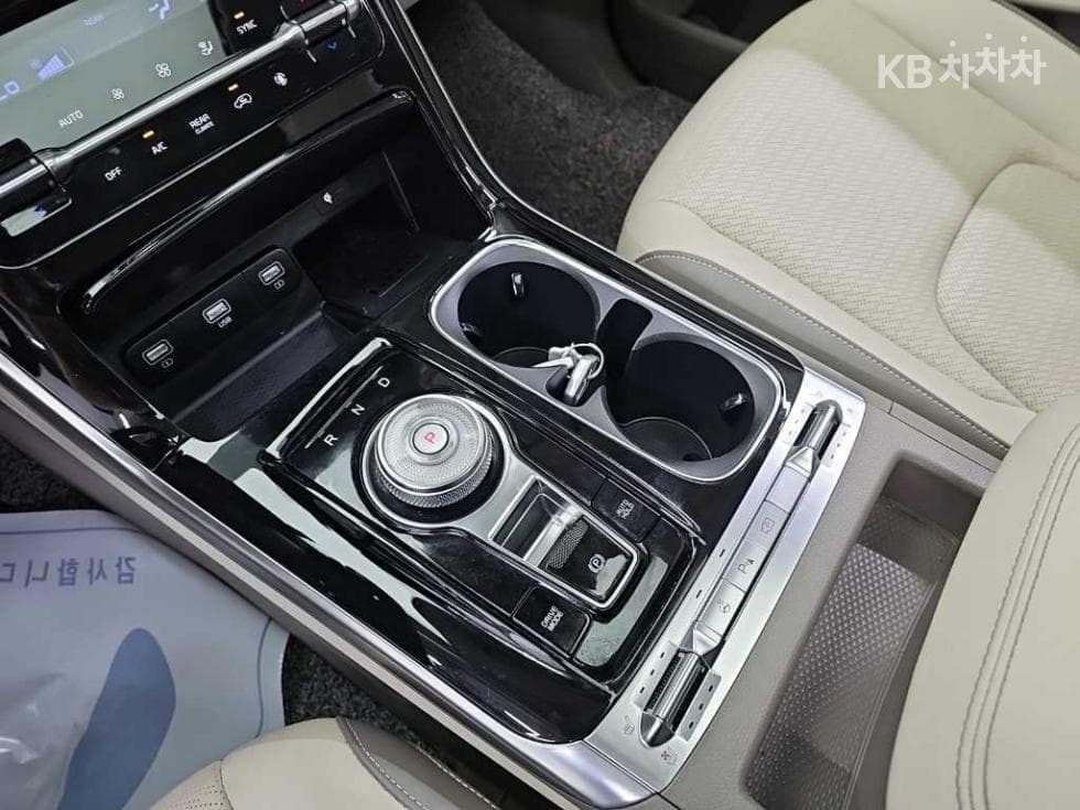 كيا - كارنيفال | 4Gen G3.5 GDI 7Seater Signature 8