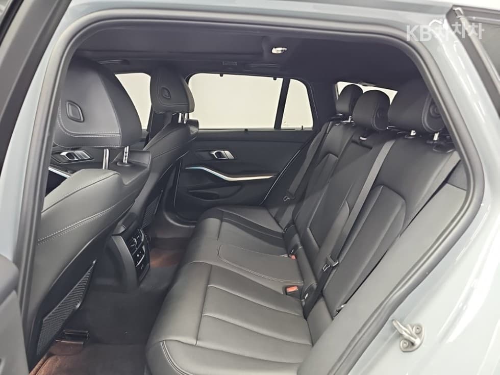بي إم دبليو - 3-Series | 320 Touring M Sport 12