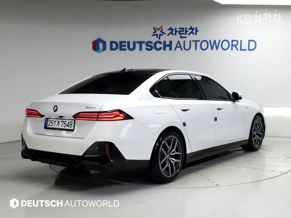 BMW - 5-Series | New 520 M Sport 2