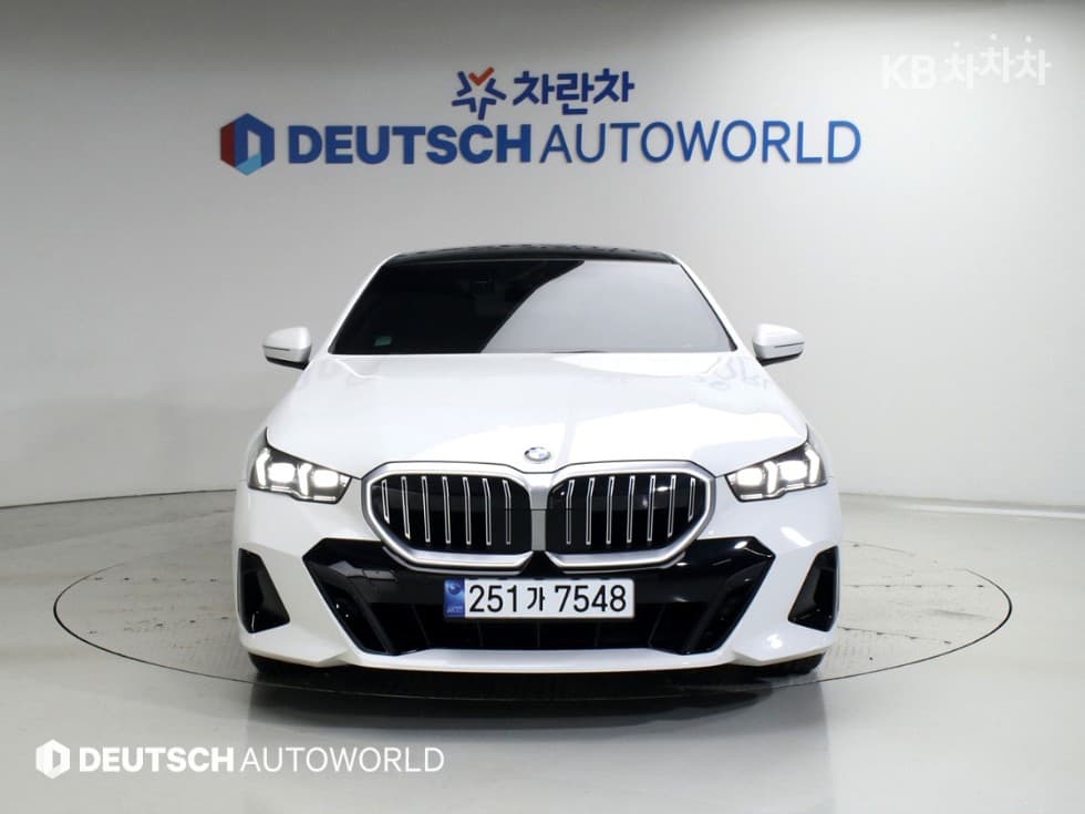 BMW - 5-Series | New 520 M Sport 3