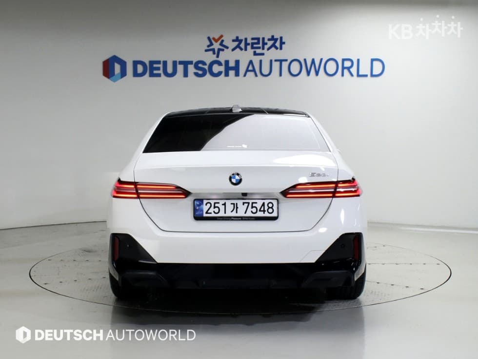 BMW - 5-Series | New 520 M Sport 4