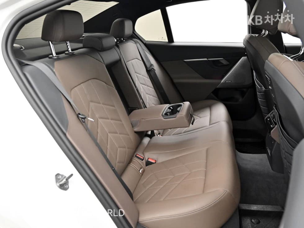 BMW - 5-Series | New 520 M Sport 10