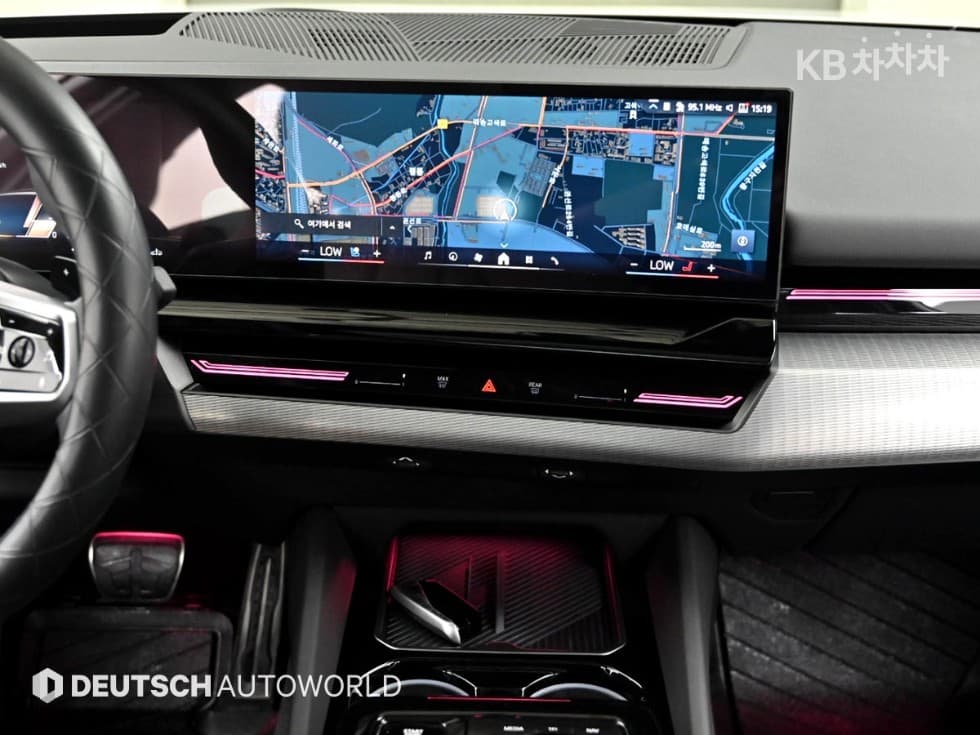 BMW - 5-Series | New 520 M Sport 14