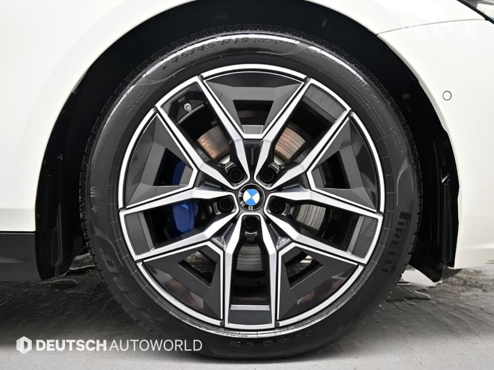 BMW - 5-Series | New 520 M Sport 19