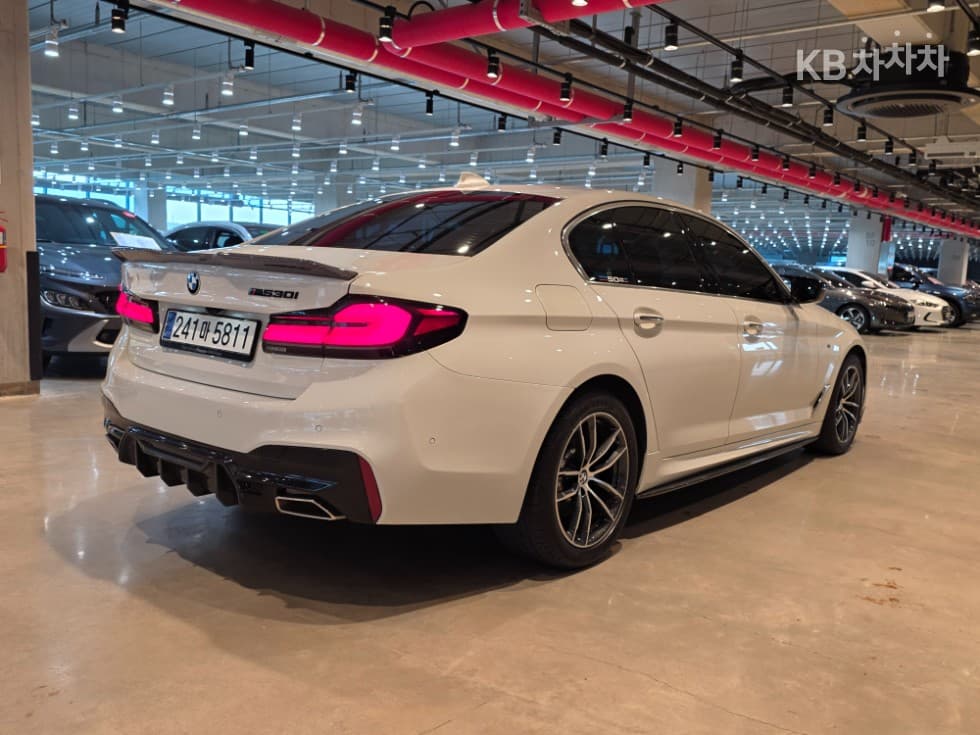 BMW - 5-Series | All New 520 Luxury 4