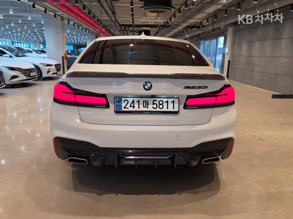 BMW - 5-Series | All New 520 Luxury 5