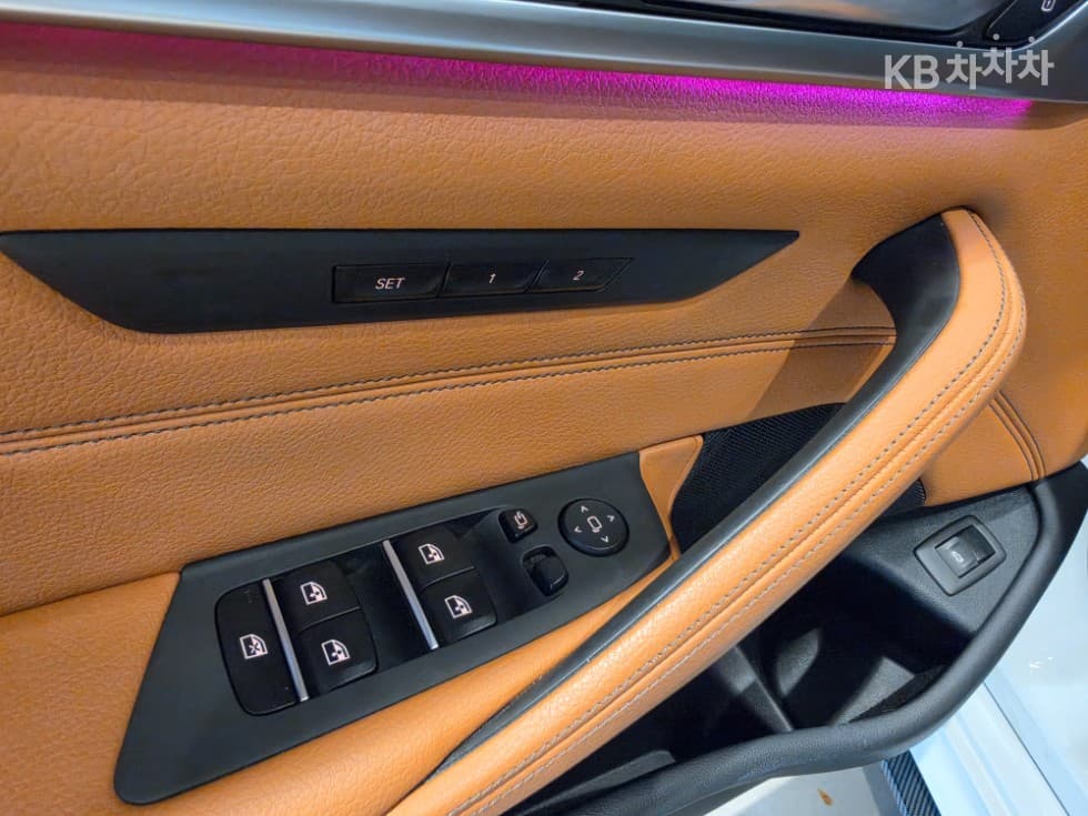 BMW - 5-Series | All New 520 Luxury 21