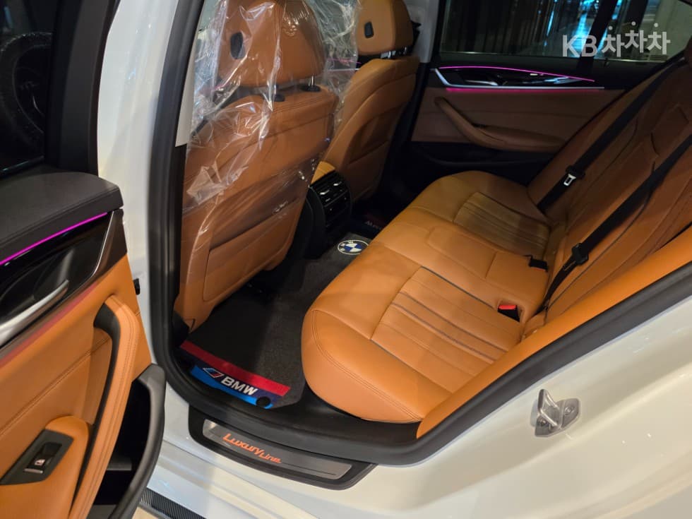 BMW - 5-Series | All New 520 Luxury 14