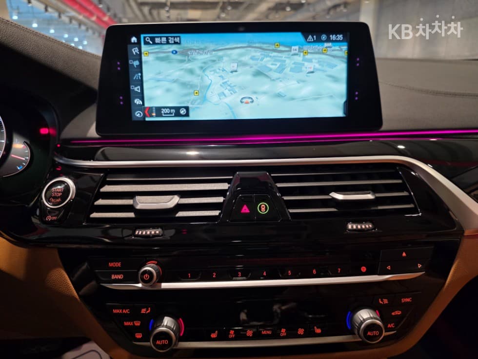 BMW - 5-Series | All New 520 Luxury 9