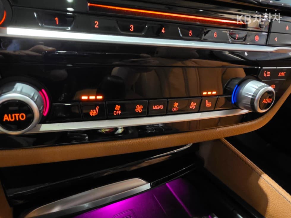 BMW - 5-Series | All New 520 Luxury 18