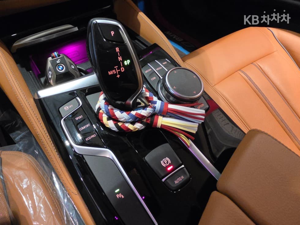 BMW - 5-Series | All New 520 Luxury 15