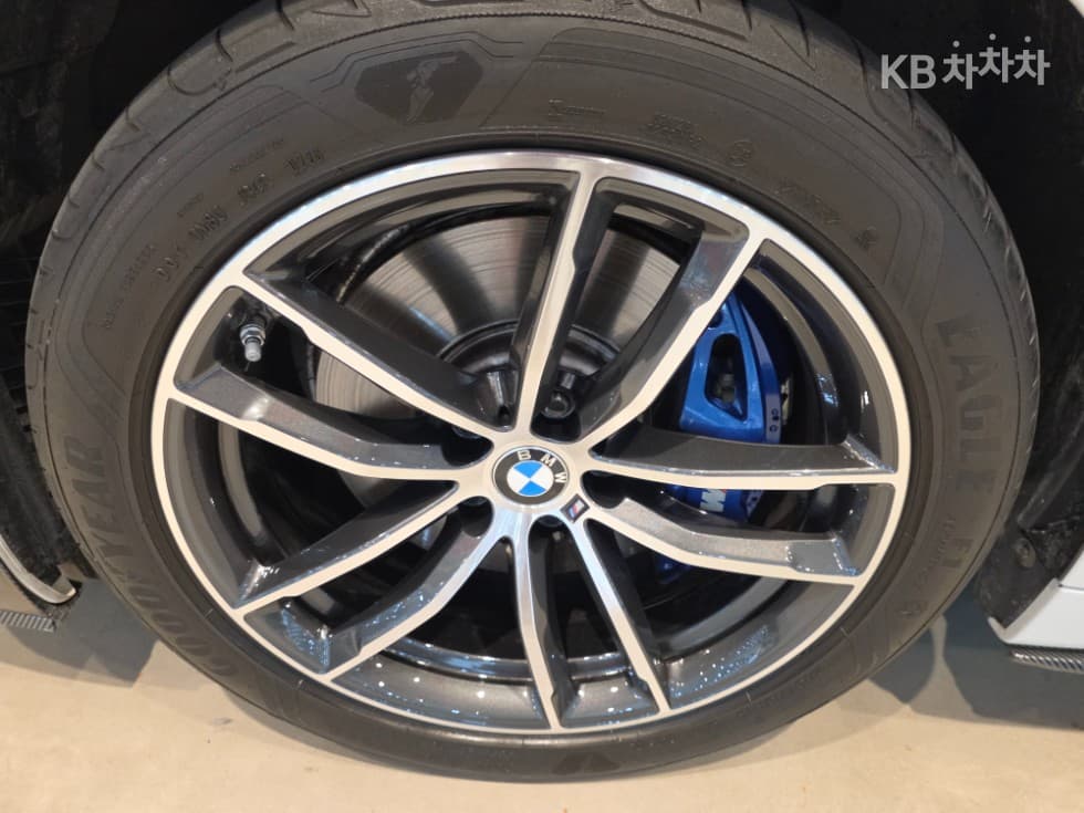 BMW - 5-Series | All New 520 Luxury 24