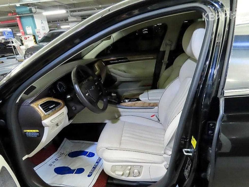 Genesis - EQ900 | 5.0 GDI AWD Prestige 6