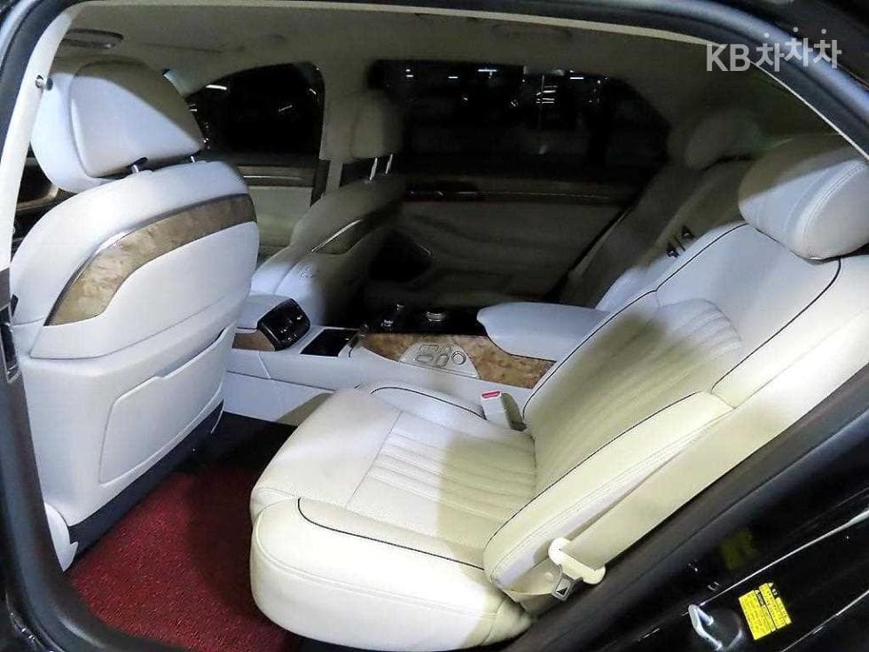 Genesis - EQ900 | 5.0 GDI AWD Prestige 7