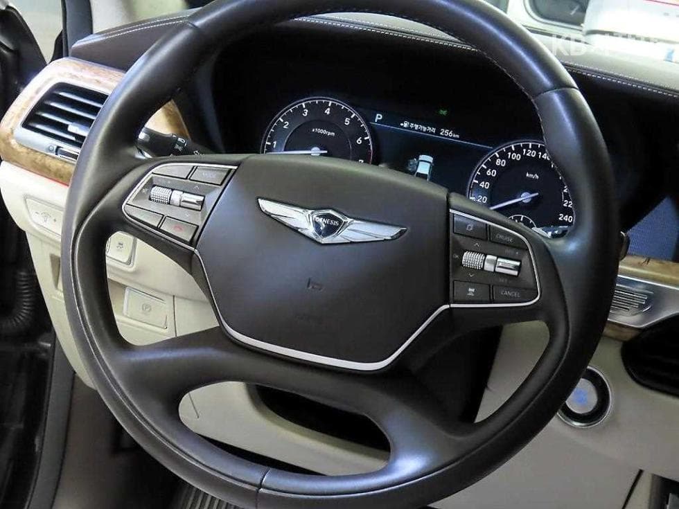 Genesis - EQ900 | 5.0 GDI AWD Prestige 8