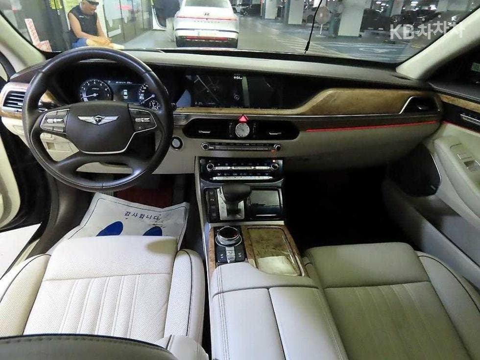Genesis - EQ900 | 5.0 GDI AWD Prestige 10