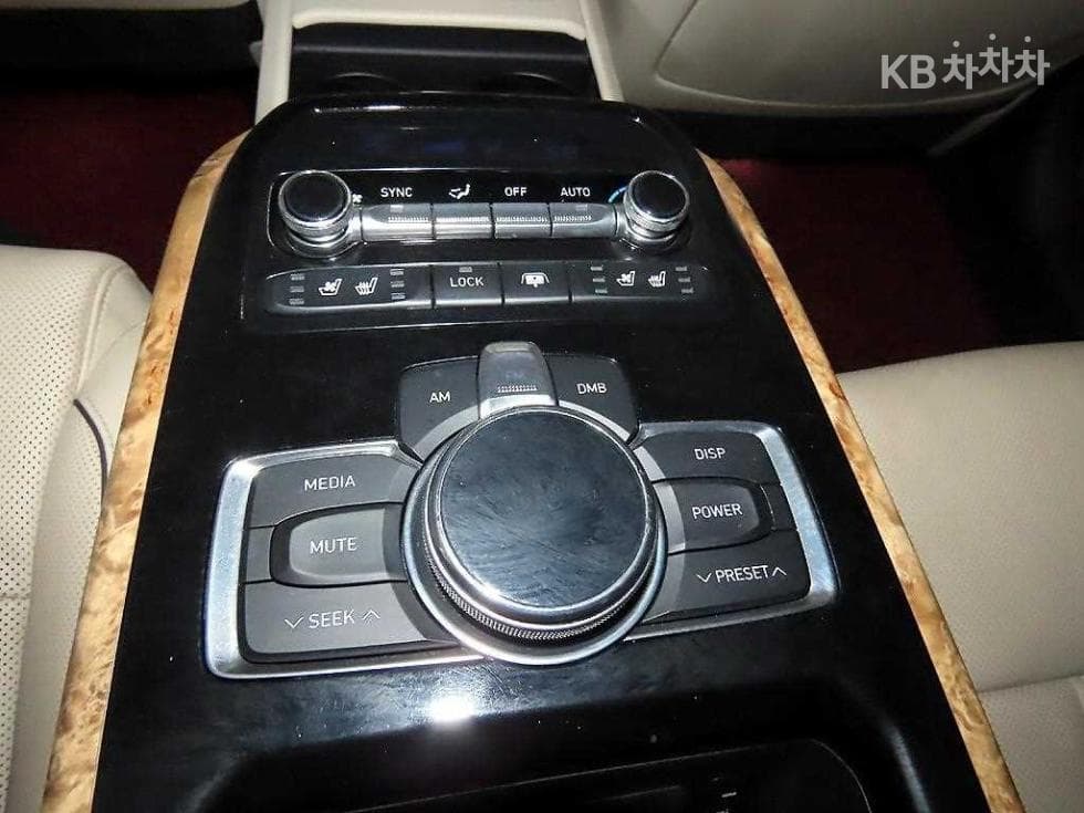 Genesis - EQ900 | 5.0 GDI AWD Prestige 16