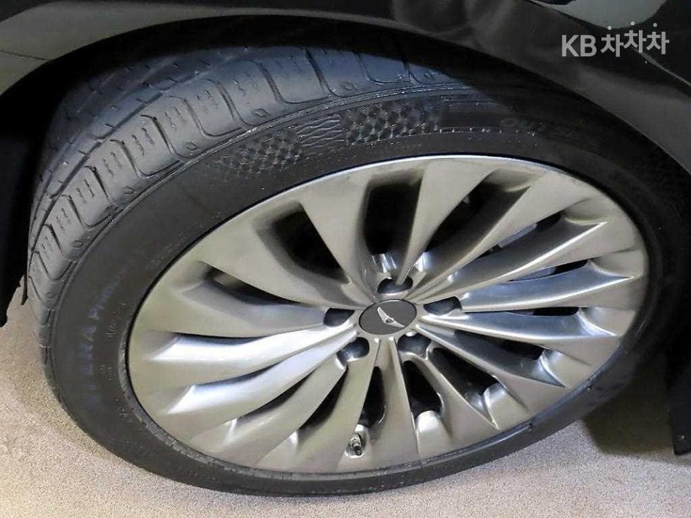 Genesis - EQ900 | 5.0 GDI AWD Prestige 20