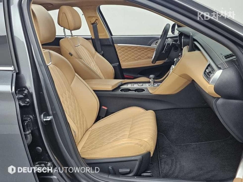 Genesis - G70 | The New 2.0T 4WD Standard 10