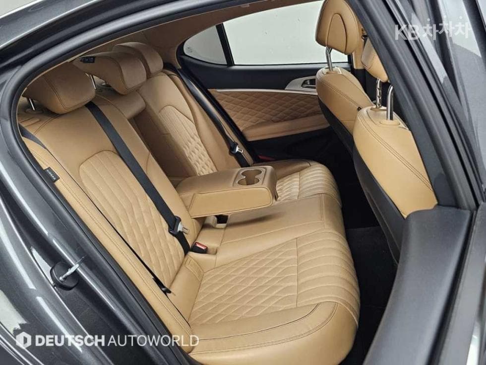 Genesis - G70 | The New 2.0T 4WD Standard 12