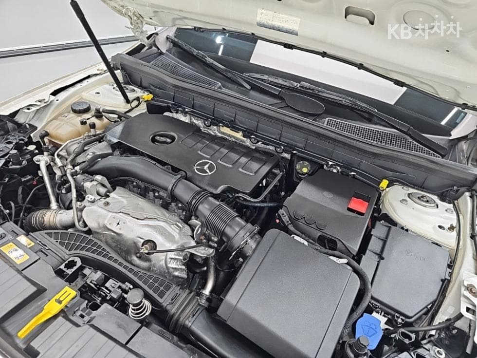 Mercedes-Benz - GLB-Class | 250 4Matic 5