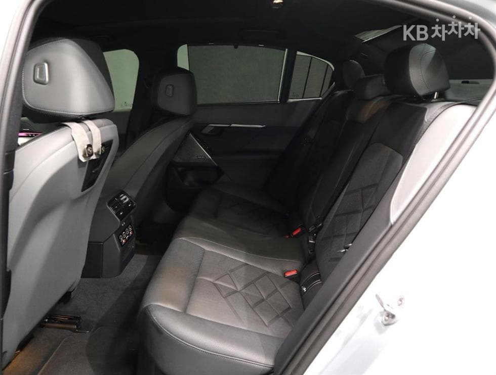 بي إم دبليو - 5-Series | New 530 xDrive M Sport 10