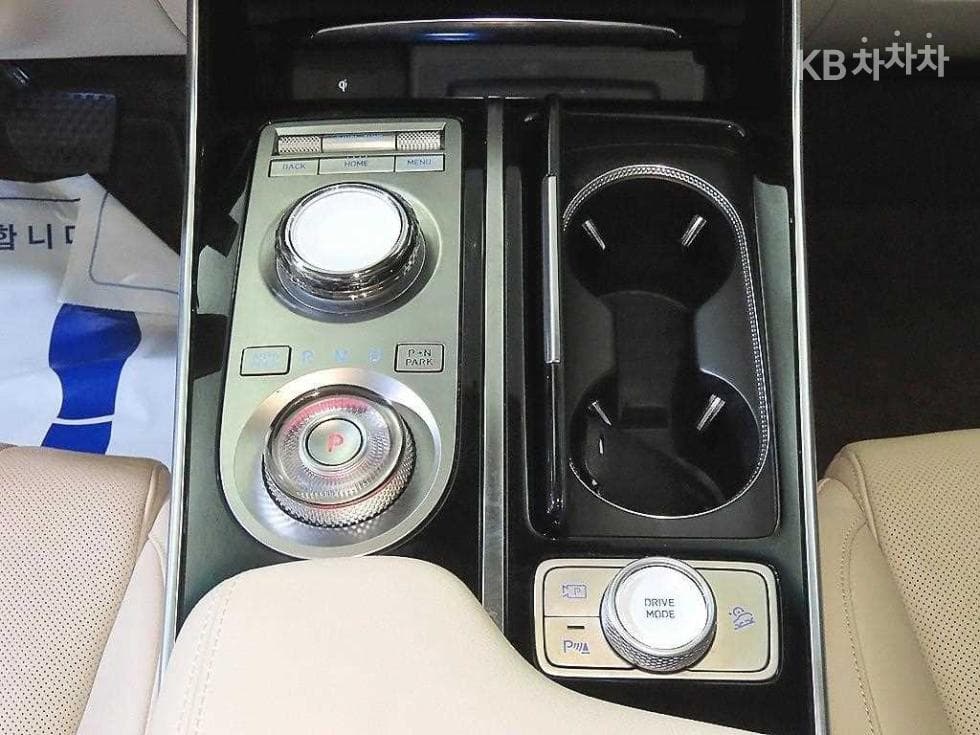 جينيسيس - GV80 | 2.5 Turbo Gasoline 2WD 12