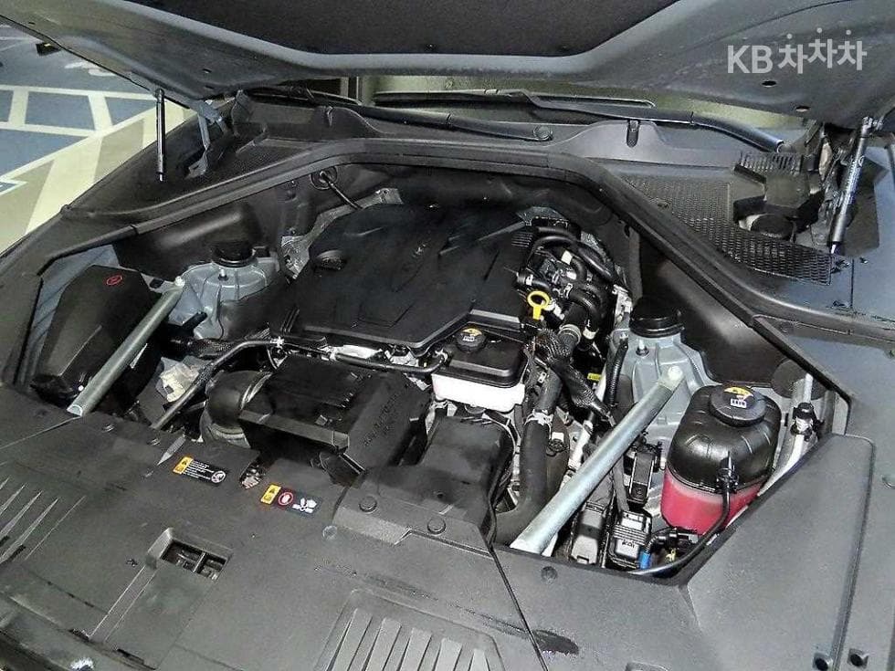 جينيسيس - GV80 | 2.5 Turbo Gasoline 2WD 19
