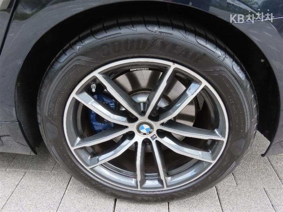 بي إم دبليو - 5-Series | All New 520 M Sport 17