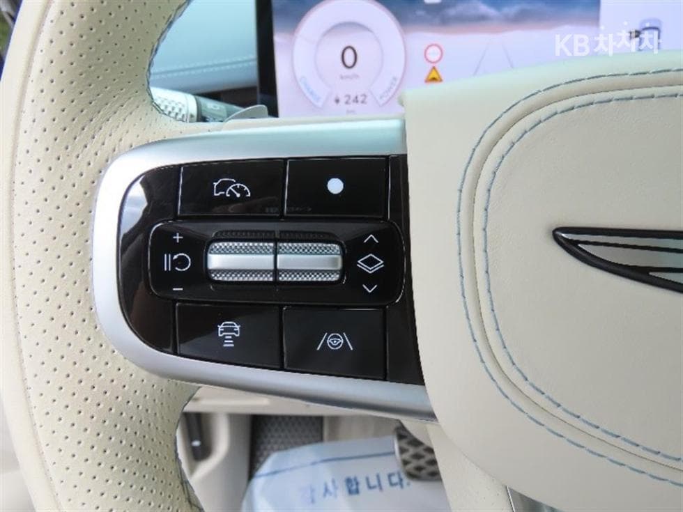 Genesis - GV70 | ELECTRIFIED EV Base 11
