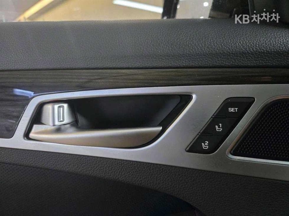 Genesis - G80 | 3.3 GDI Luxury 15