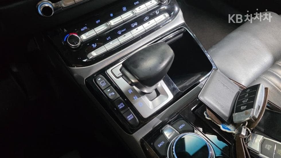 Genesis - EQ900 | 3.3 T-GDI AWD Luxury 9