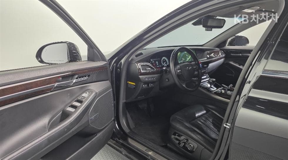 Genesis - EQ900 | 3.3 T-GDI AWD Luxury 10