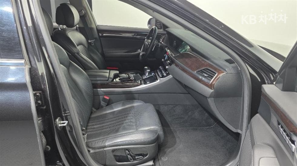 Genesis - EQ900 | 3.3 T-GDI AWD Luxury 11