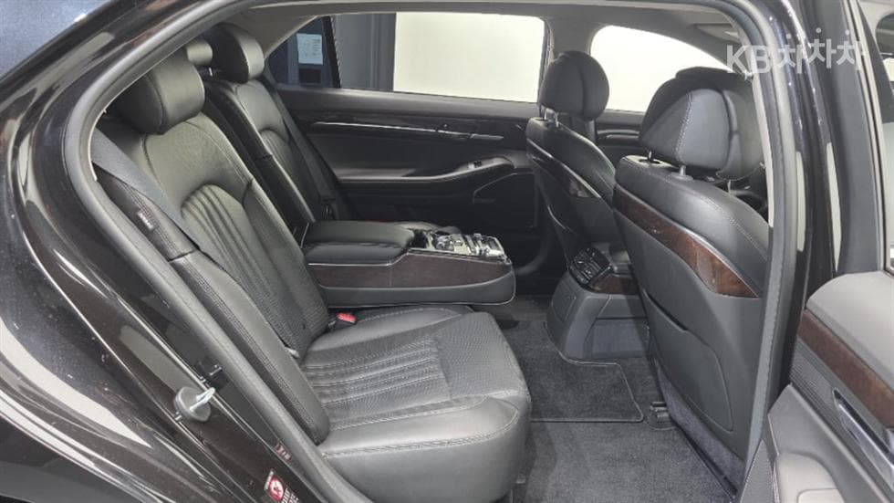 Genesis - EQ900 | 3.3 T-GDI AWD Luxury 12